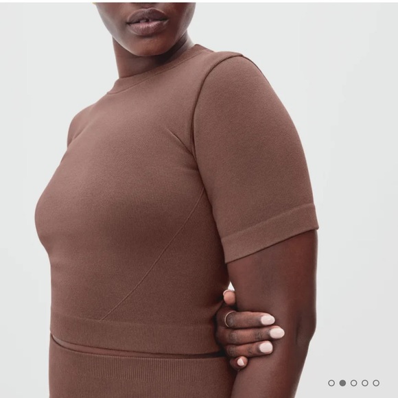 Everlane Seamless Bike Short and Tee in Acorn - Picture 4 of 8